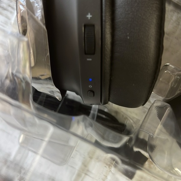 Razor Nari Essential Wireless Gaming Headset / Microphone not Included - Picture 4 of 9